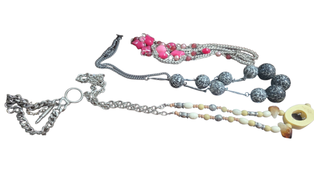 Colares e pulseira vintages