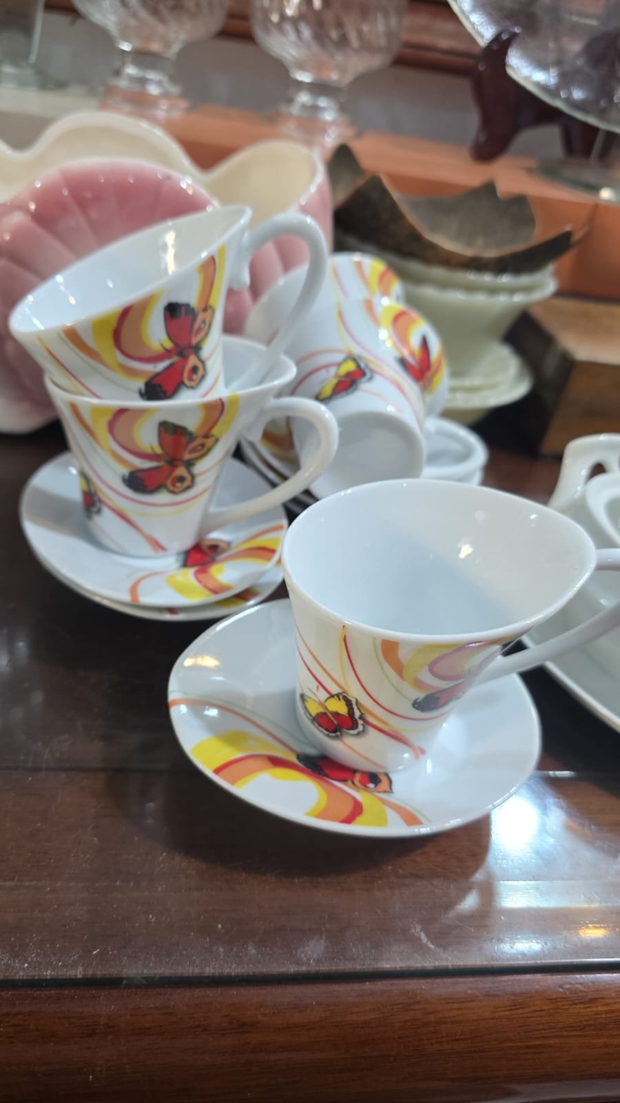Xícaras de café de porcelana com bela arte de borboleta. (valor unitário) - Imagem 3