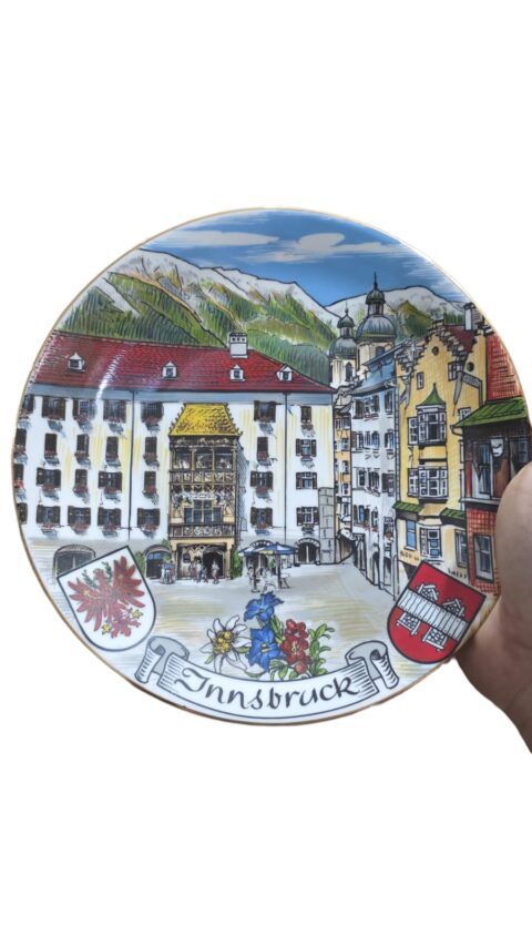 Antigo prato de pendurar em porcelana Austríaca