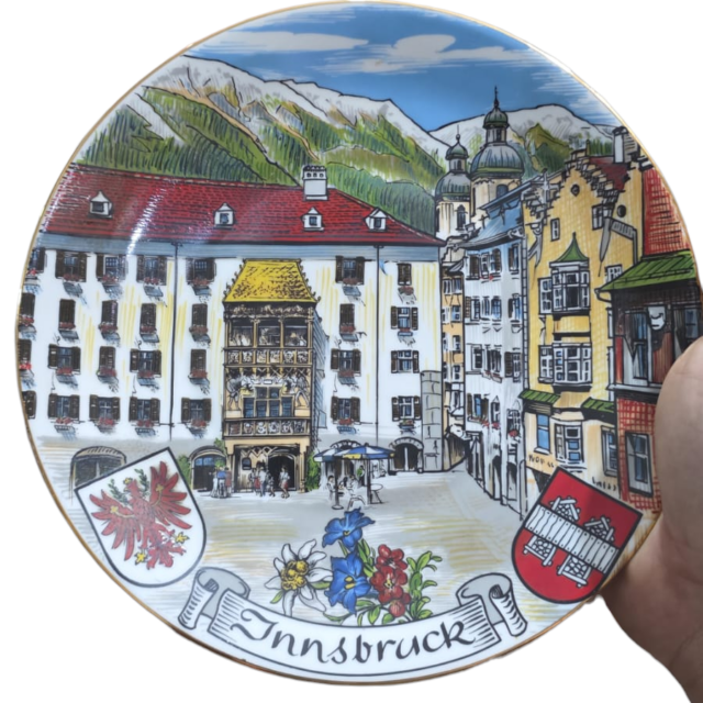 Antigo prato de pendurar em porcelana Austríaca