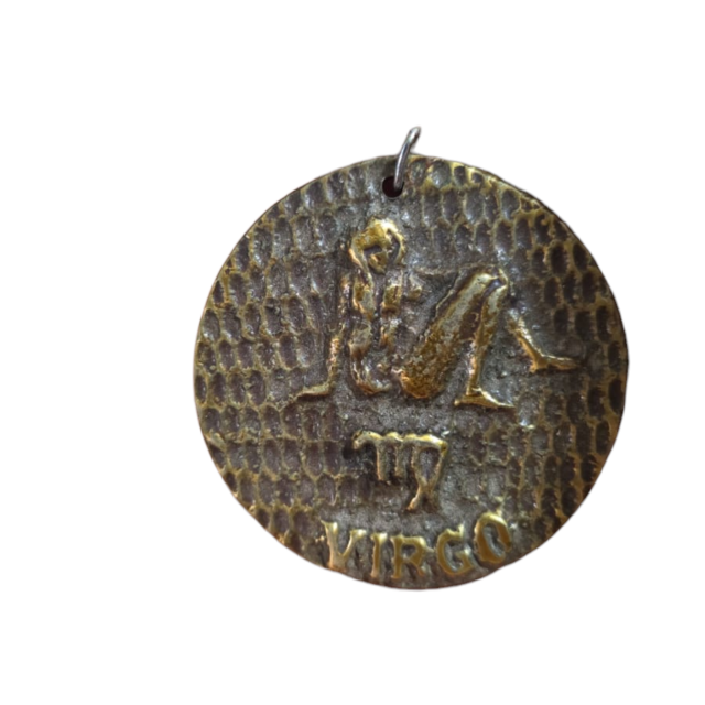 Antiga peça de bronze do signo de virgem