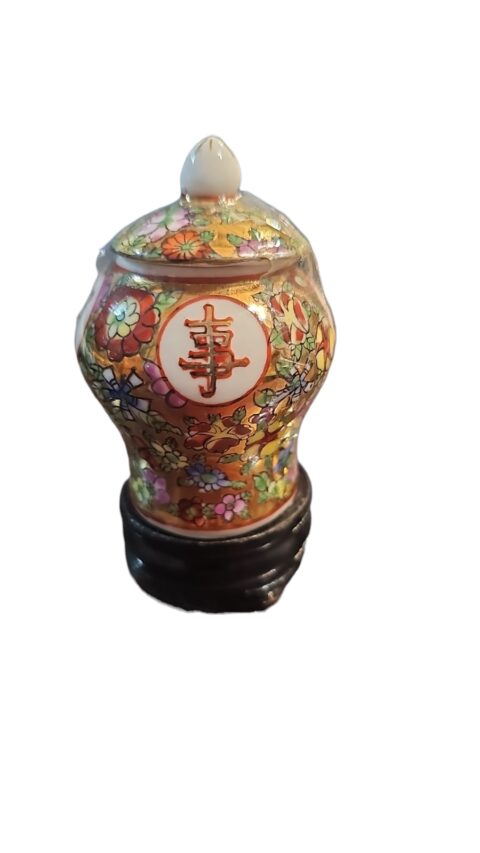 Pequeno vaso em porcelana chinesa com tampa