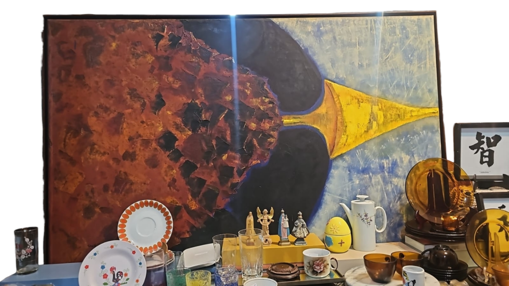 Enorme pintura de Letícia Brasileiro, representando pássaro