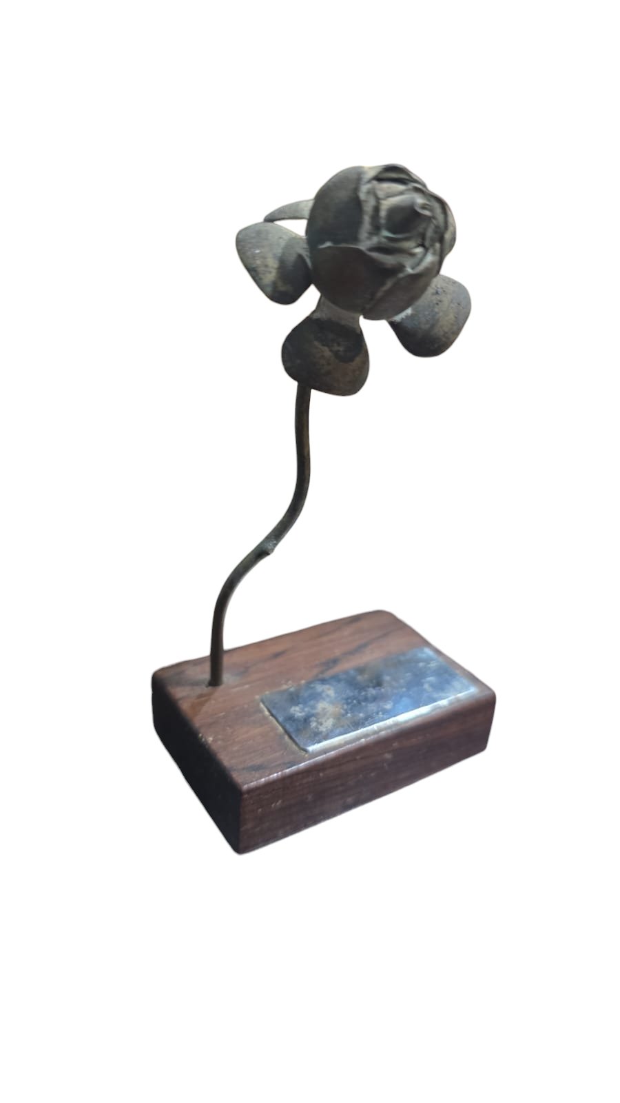 Florzinha de metal com base em madeira