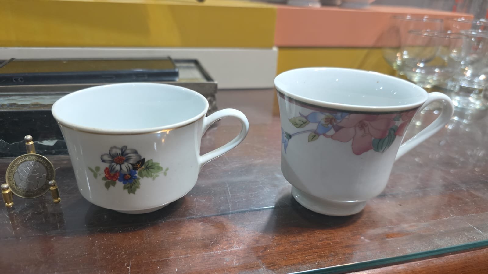 Par de xícaras de chá com motivos florais - Imagem 2