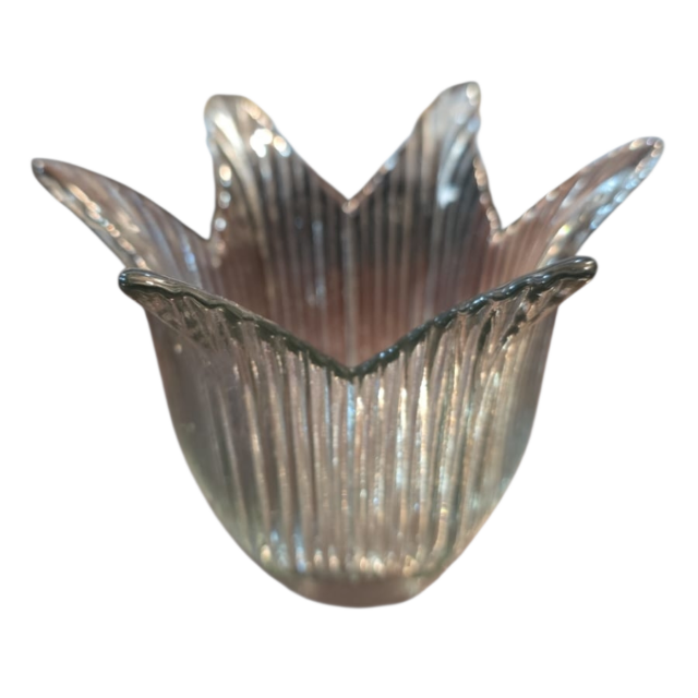 Vaso de vidro fumê canelado, em formato de flor