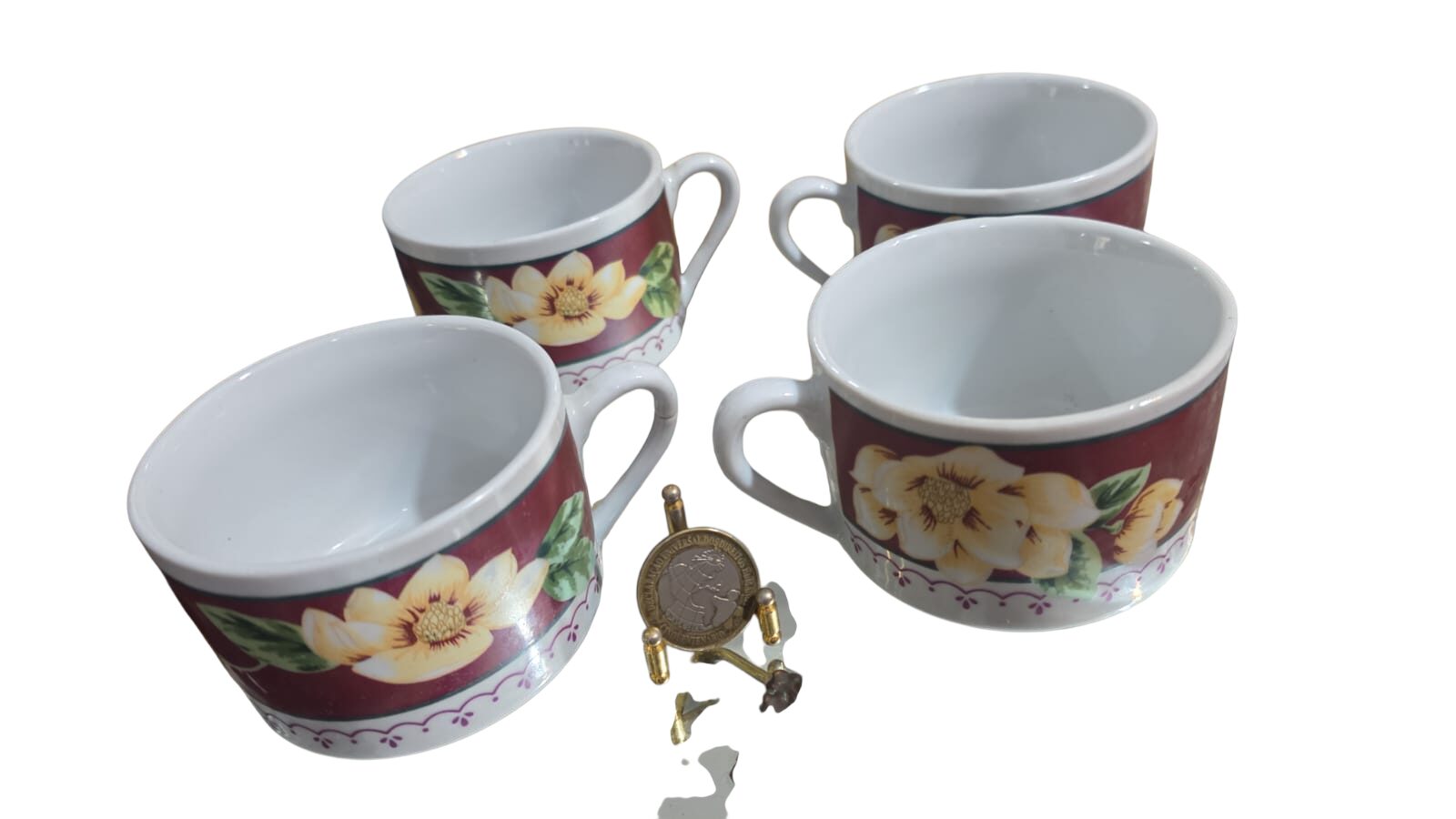 Xícaras de chá porcelana chinesa, motivos florais. (valor unitário)