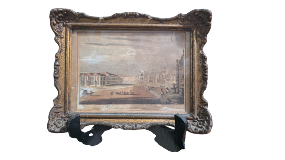 Antigo quadro com bela moldura e arte da antiga Praça XV