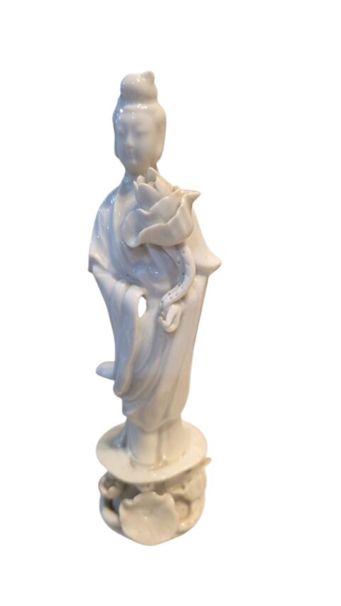 Divindade oriental de porcelana