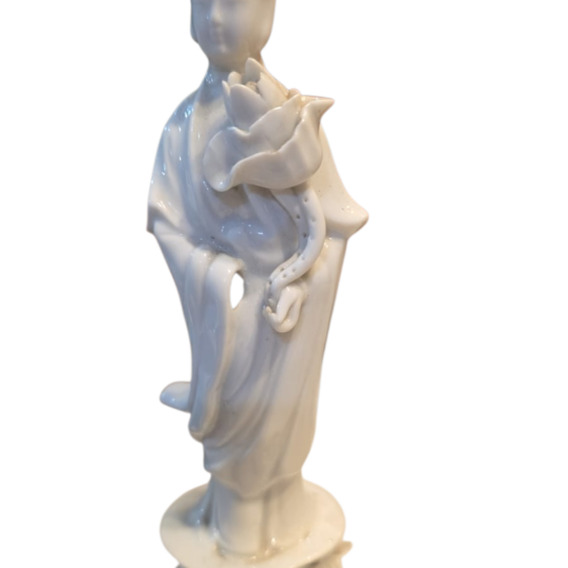 Divindade oriental de porcelana
