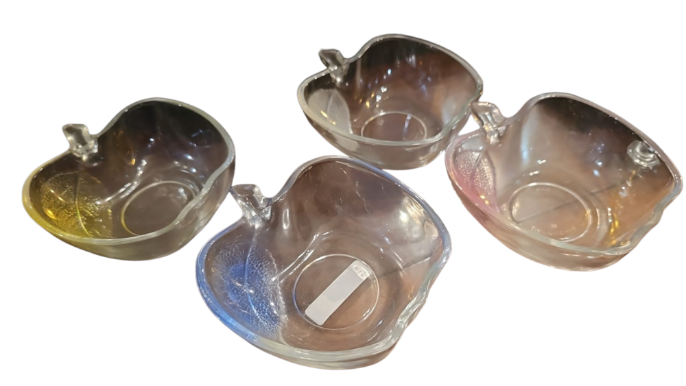 Conjunto de antigos bowls de sobremesa em formato de maçã