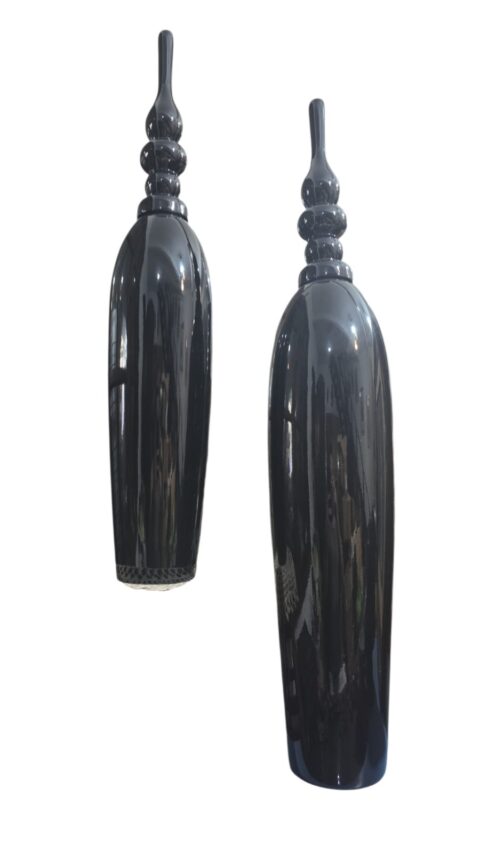 Enorme e elegante par de vasos com tampa em cerâmica laqueada