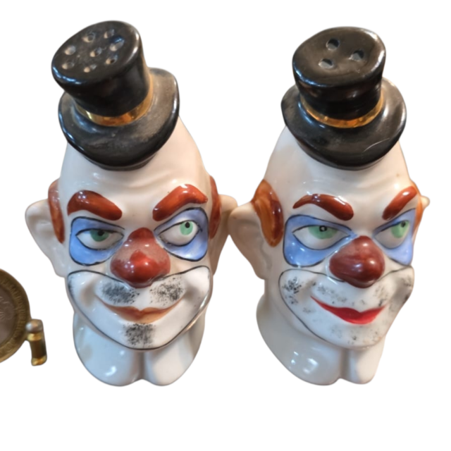 Par de saleiro e pimenteiro palhaços de porcelana