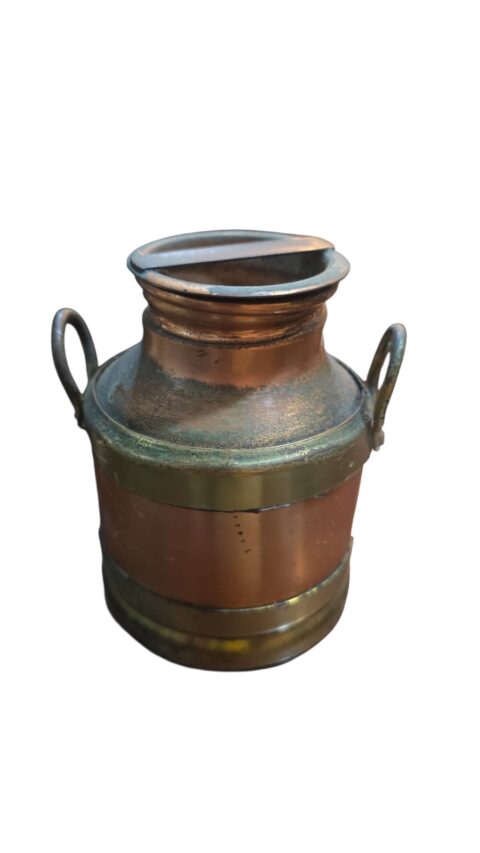 Antiga leiteira de cobre