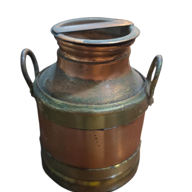 Antiga leiteira de cobre