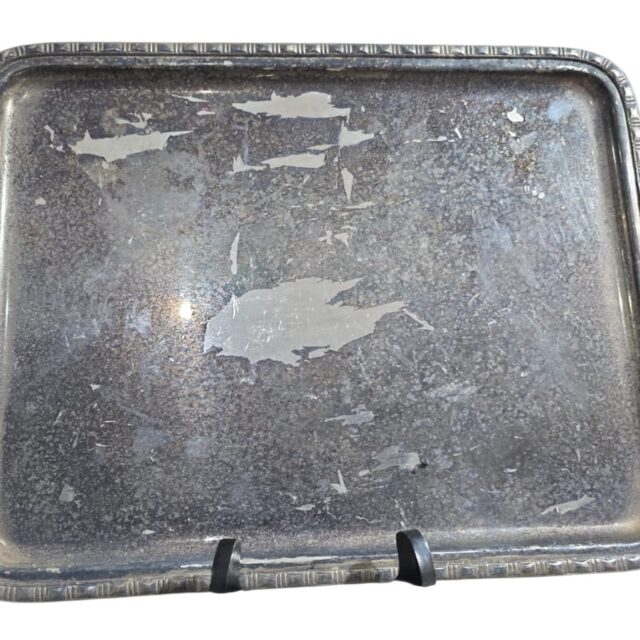 Antiga bandeja espessurada a prata