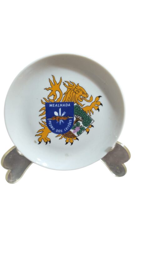 Pequena porcelana com brasão