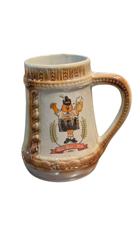 Antiga caneca colecionável em porcelana