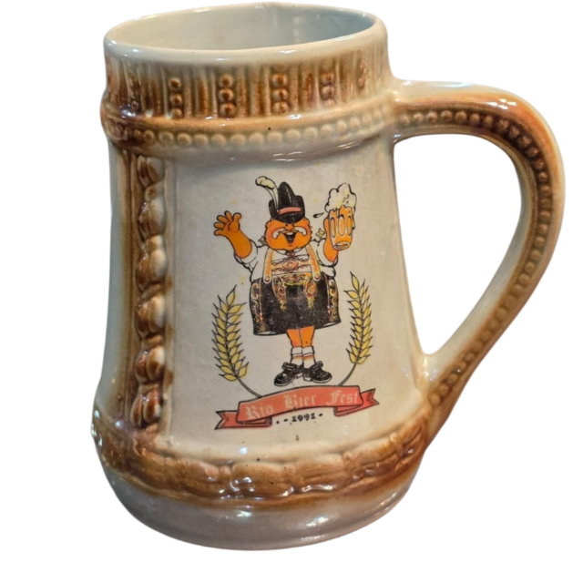 Antiga caneca colecionável em porcelana