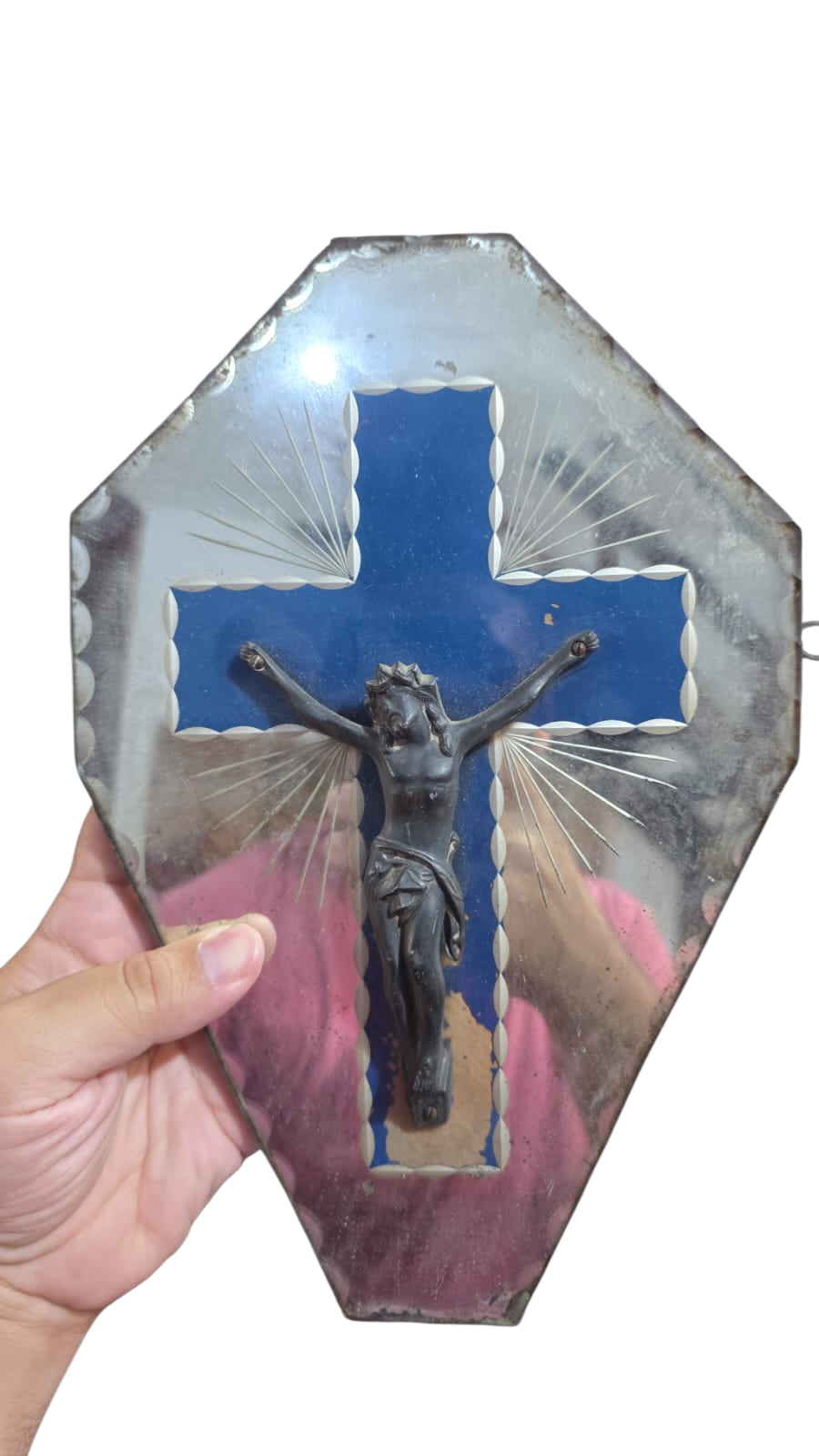 Crucifixo de parede em metal e espelho Veneziano bisotado com acabamento de madeira