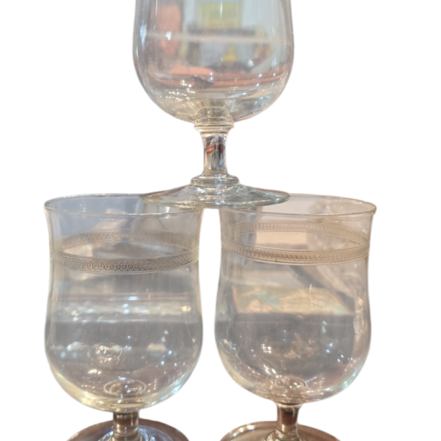 Trio de taças de cristal com lapidações