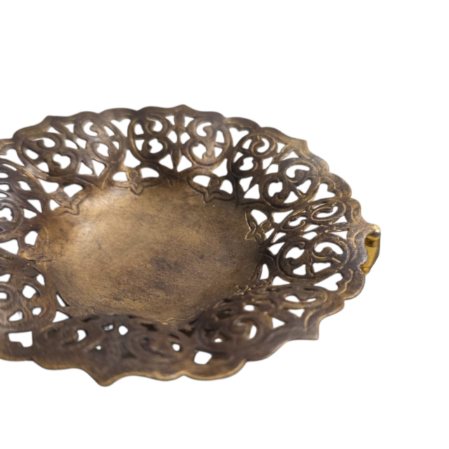 Antigo pinga joais em dourado metal ricamente cinzelado