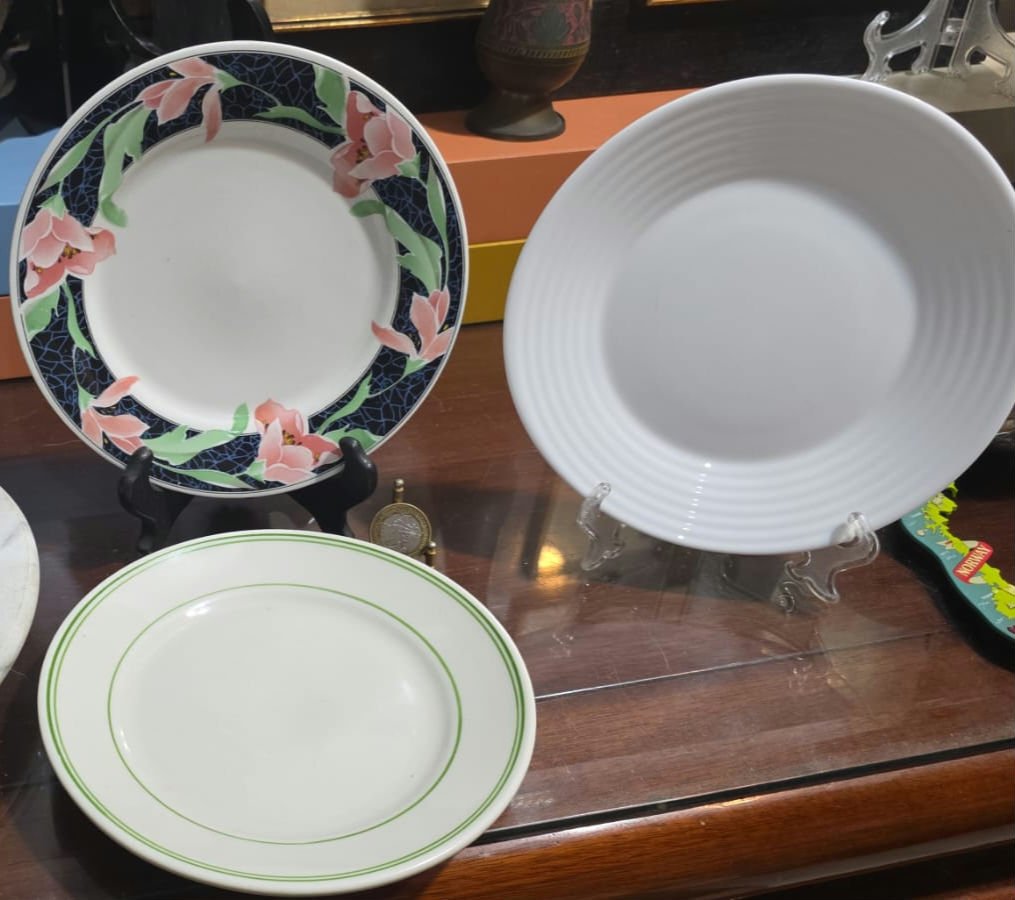 Trio de pratos de porcelana - Imagem 2