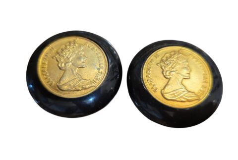 Antigo par de brincos de pressão com raras moedas