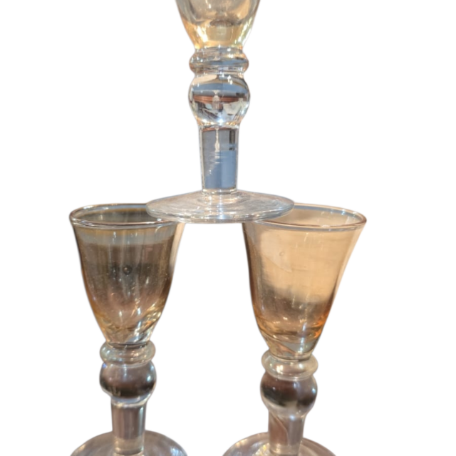 Trio de taças de licor artesanais de cristal
