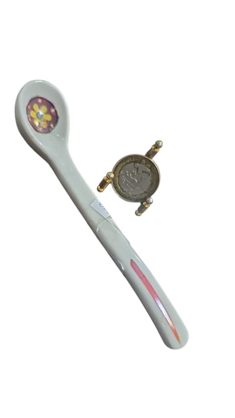 Antiga colher de porcelana