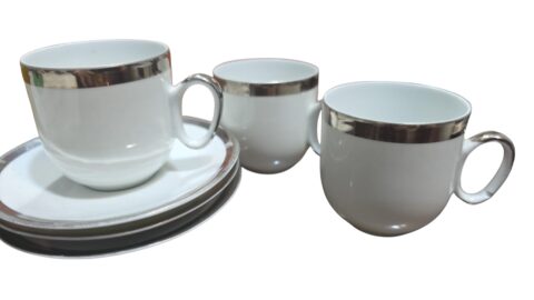 Xícaras de café com pires porcelana Renner, detalhes em prata. (valor unitário)