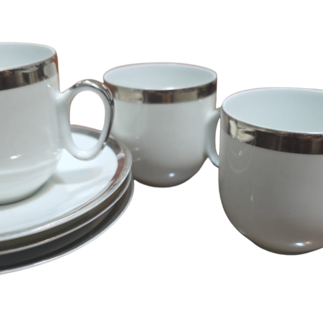 Xícaras de café com pires porcelana Renner, detalhes em prata. (valor unitário)