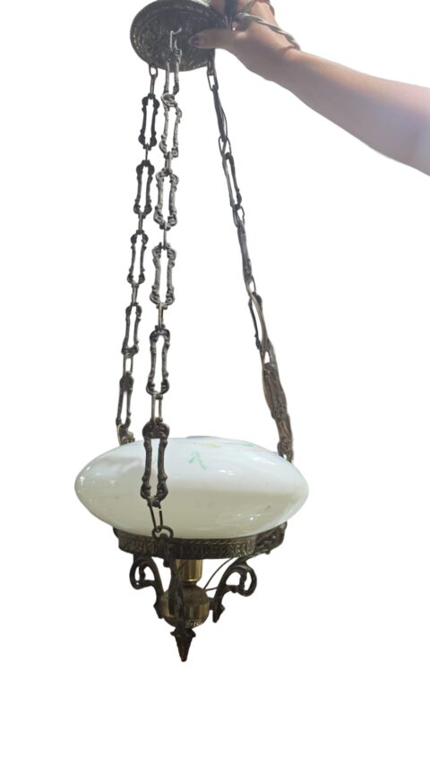 Antiga luminária pendente de bronze com bela cúpula de opalina
