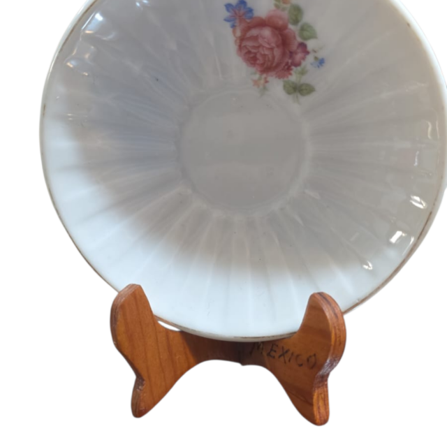 Antigo pires de porcelana canelada, motivos florais