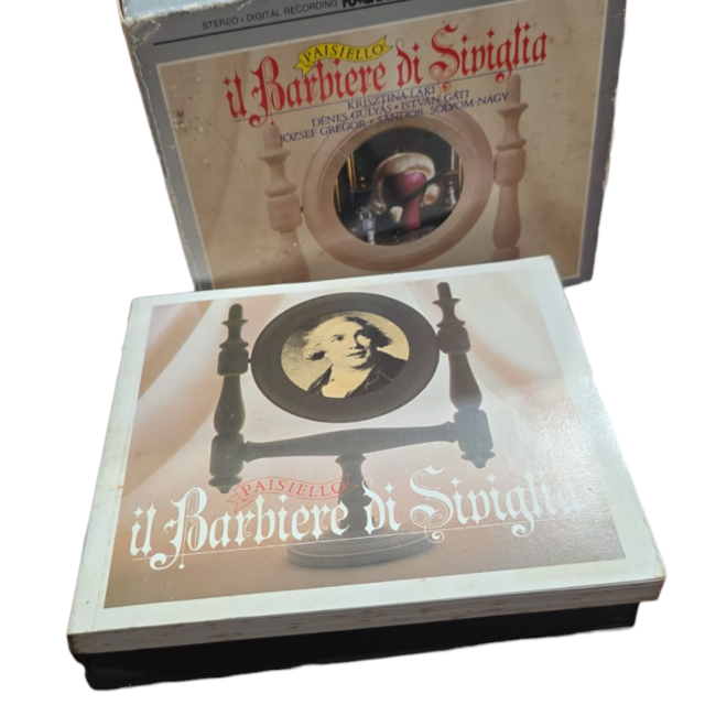 CD, com box. Apenas um