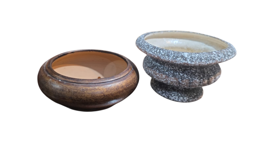 Par de vasos artesanais de cerâmica
