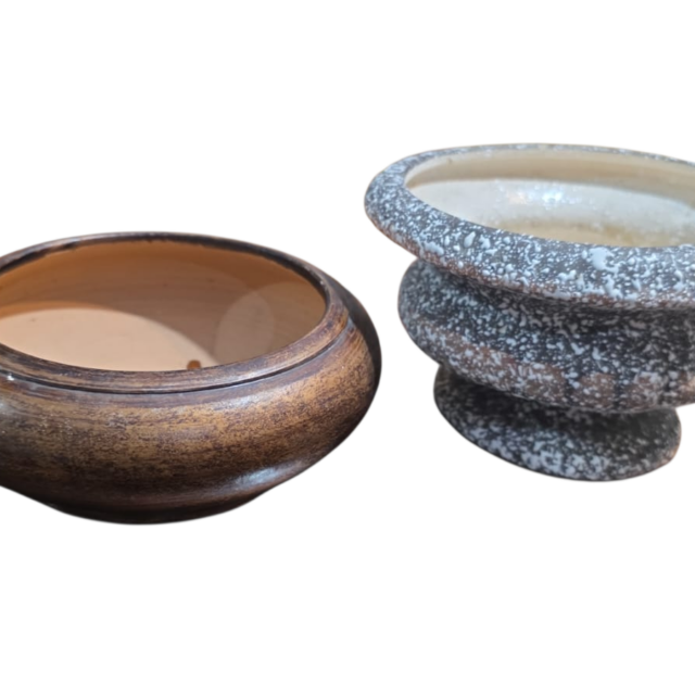 Par de vasos artesanais de cerâmica