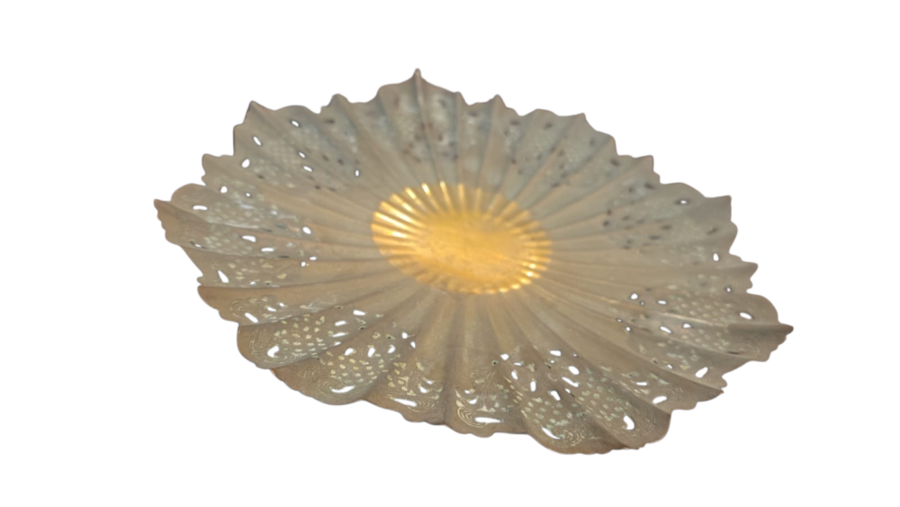 Centro de mesa em dourado metal ricamente cinzelado