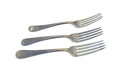 Trio de antigos garfos espessurados a prata