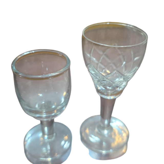 Par de taças de licor de cristal, impecáveis