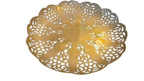Elegante centro de mesa em dourado metal