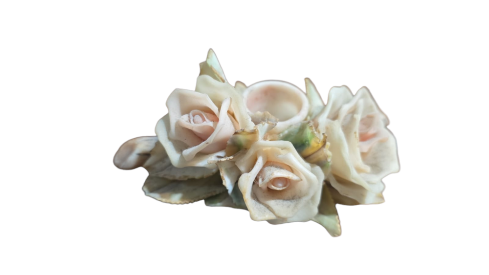 Castiçal de flores de porcelana