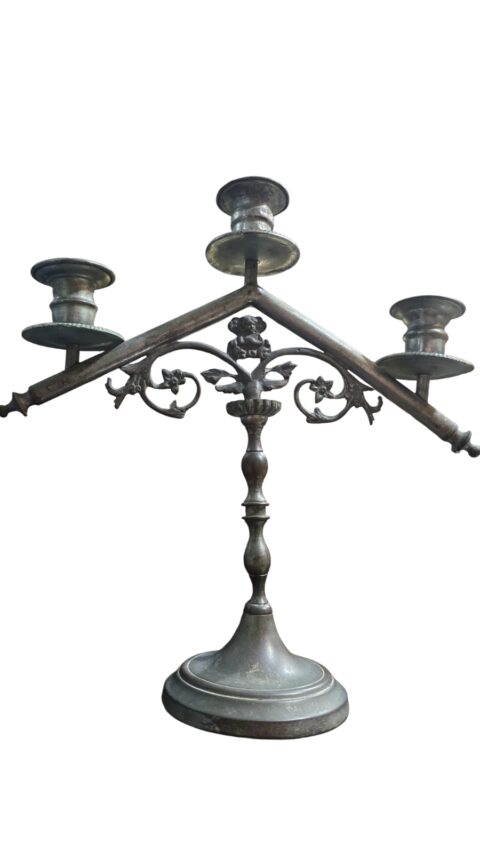 Antigo e belíssimo candelabro para três velas em bronze com banho prata
