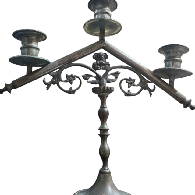 Antigo e belíssimo candelabro para três velas em bronze com banho prata