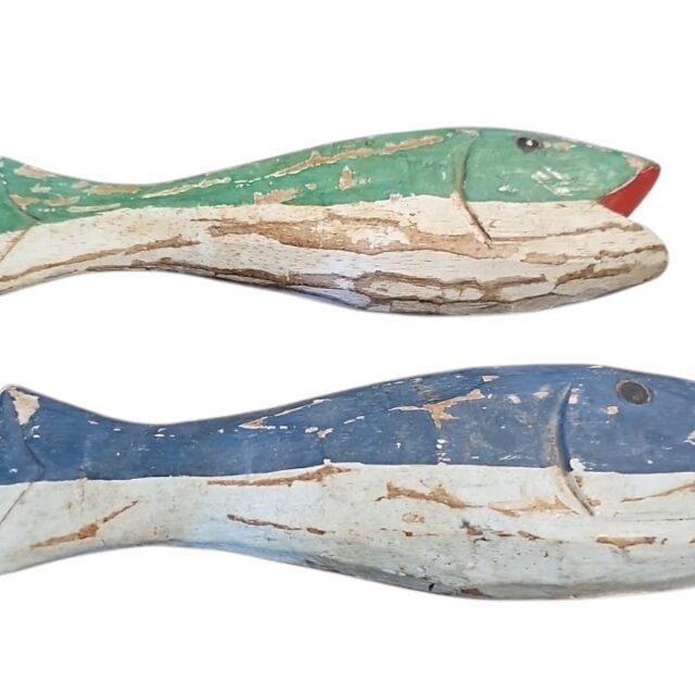 Conjunto de peixes antigos de madeira decorativo