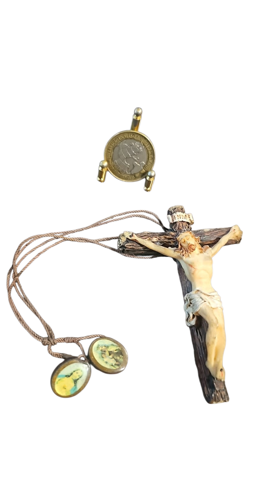 Crucifixo de pendurar com medalhinhas