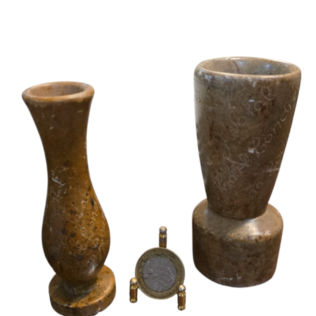 Par de vasos de pedra