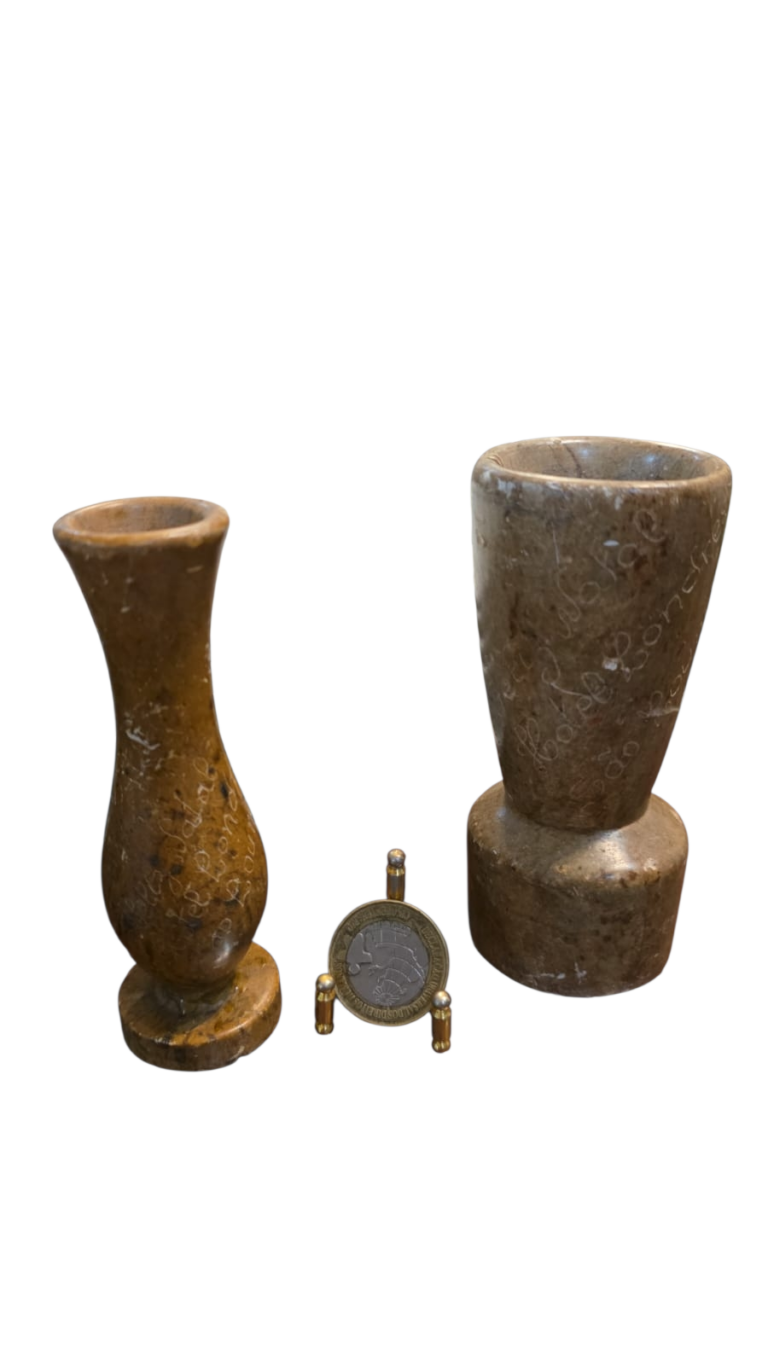 Par de vasos de pedra