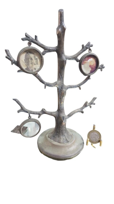 Antiga decoração de bronze árvore genealógica