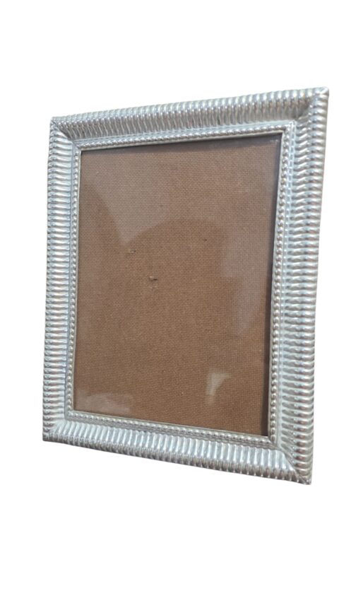 Grande e elegante moldura de metal